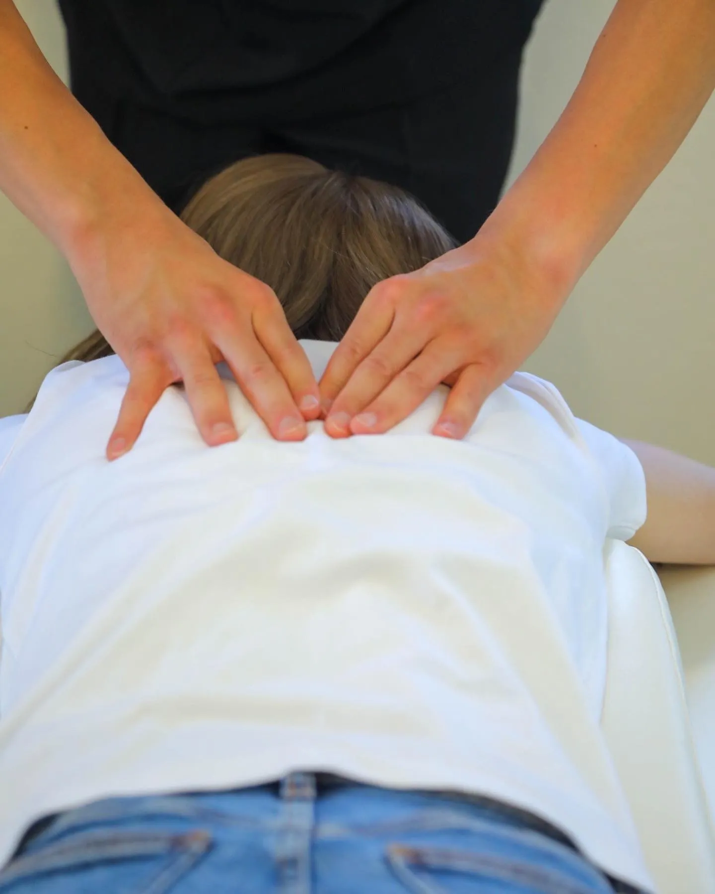 【肩こり専門整骨院 正しく治す】